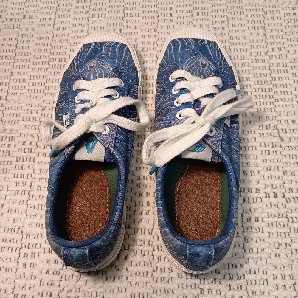 Cariuma Avatar Women's blue printed canvas athletic shoes sneakers sz 7.5